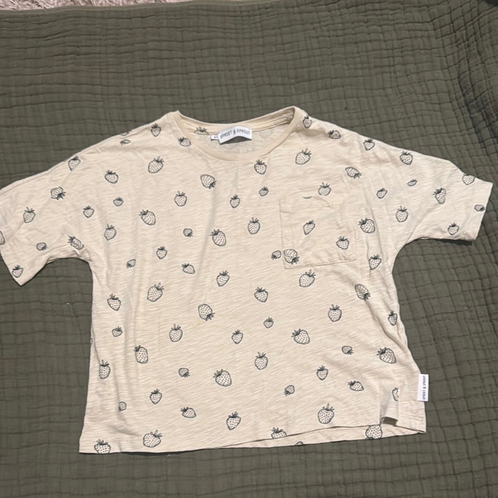 Sport and Sprout Kids Cream T-Shirt with Strawberry Print 6Y